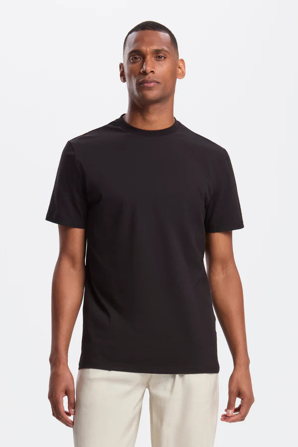 THE REGULAR BLACK T-SHIRT